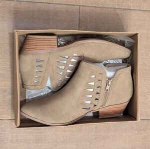 Marco Republic Oslo Ankle Booties Light Taupe MSRP $140 Size 11